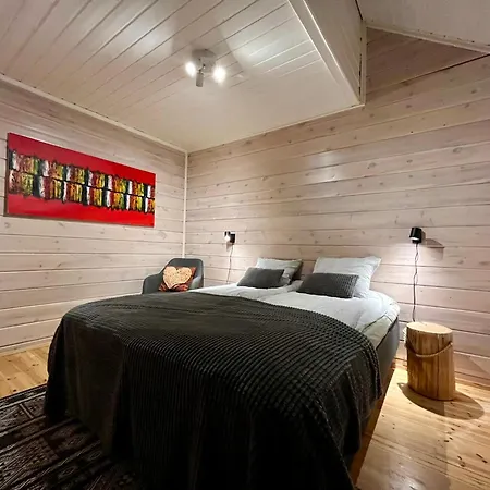 Log In 15 Min From Center- 3bdr-sauna-fireplace 4*